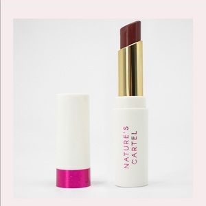 Nature’s Cartel Gin & Platonic lipstick